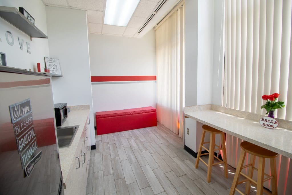 hair salon suites near me in Marietta GA from Encore Salon Suites salon suite owners are maximizing their profits in atlanta more compared to commission stylists. Beauty entrepreneur boundaries are essential for salon suite professionals to run their business successfully. Managing the salon work-life balance by using client boundaries for stylists help you protect you and your time. Policies salon suite have saved many professionals from problems. hair salon suites for Sandy springs, marietta salon studios, atlanta salon suites.