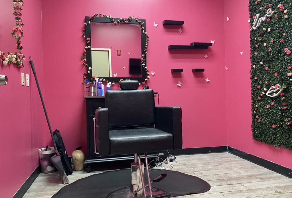 Salon suite vs chair rental, which is right for you? The salon income comparison clearly favors the private suite benefits with massive stylist earnings increase. Encore Salon Suites is the best salon studio provider in Sandy Springs, Marietta, Woodstock, and Atlanta, GA. They offer private suites to beauty professionals at an affordable rate and flexible lease. Hair salon suites for rent, salon studio rentals.