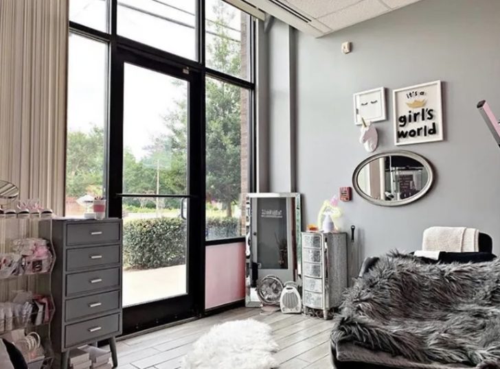 pricing services, Marietta salon suite, revenue strategies,Encore Salon Suites is the top provider of salon suites in the Atlanta area. Offering beauty professionals salon suites for rent in Marietta and Sandy Springs, they are able to run their independent beauty business on their terms. Encore's hair salon suites for rent in Sandy Springs are perfect for hair stylists, med spa nurses, nail technicians, lash technicians, and so many more can all find the perfect salon suites in Atlanta. Salon suites near East Cobb, Marietta salon suites, salon studios in Sandy Springs, Salon suites near vinings, Dunwoody salon suites, salon studios for rent in Marietta, Woodstock salon suites.