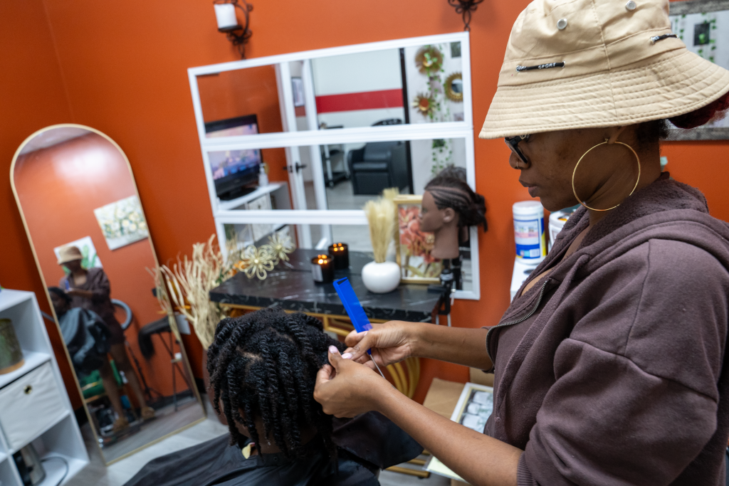 hair salon suites near me in Marietta GA from Encore Salon Suites salon suite owners are maximizing their profits in atlanta more compared to commission stylists. Beauty entrepreneur boundaries are essential for salon suite professionals to run their business successfully. Managing the salon work-life balance by using client boundaries for stylists help you protect you and your time. Policies salon suite have saved many professionals from problems. hair salon suites for Sandy springs, marietta salon studios, atlanta salon suites.