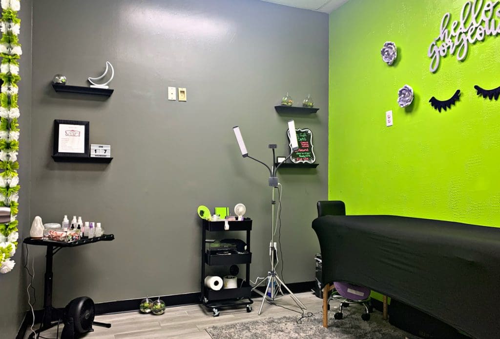 esthetician suite setup, Sandy Springs salon suites, complete checklist. Encore Salon Suites is the top provider of salon suites in the Atlanta area. Offering beauty professionals salon suites for rent in Marietta and Sandy Springs, they are able to run their independent beauty business on their terms. Encore's hair salon suites for rent in Sandy Springs are perfect for hair stylists, med spa nurses, nail technicians, lash technicians, and so many more can all find the perfect salon suites in Atlanta. Salon suites near East Cobb, Marietta salon suites, salon studios in Sandy Springs, Salon suites near vinings, Dunwoody salon suites, salon studios for rent in Marietta, Woodstock salon suites.