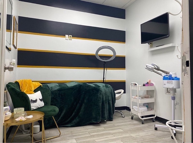 Did you know that on average suite owners earn 75% more than home based or mobile stylist? 

SCHEDULE A TOUR‼️

Location in 
📍 SANDY SPRINGS, GA
6010 Sandy Springs Circle, Suite b2 Sandy Springs, GA 30328 leasing@encoresalonsuites.com  404-867-5987
GA 

DM US NOW FOR MORE INFORMATION ‼️

www.encoresalonsuites.com

#sandyspringshairstylist #woodstockstylist #kennesawbraider #acworthhairstylist #locticianatl #salonsuitedecor #salonsuitesatlanta