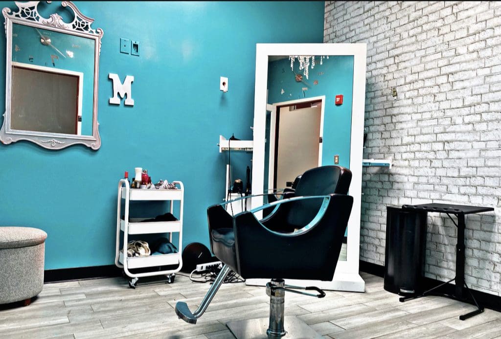 Discover how a luxury salon experience with client amenities can help promote client retention and customer loyalty in a private salon suite. Encore Salon Suites is top rated salon studio provider in the Atlanta, GA area. Sandy Springs, Marietta, Woodstock, and Atlanta areas. Hair salon suites near me, salon studio rentals in atlanta