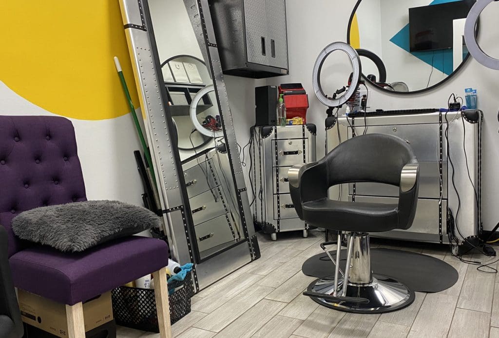 Salon Suite vs Commission: which has the better beauty earning potential. Learn through a stylist salary comparison which salon profit model is better for you. Encore Salon Suites is the premier hair salon suite provider in the Atlanta area. Salon suites for rent, salon suites near me