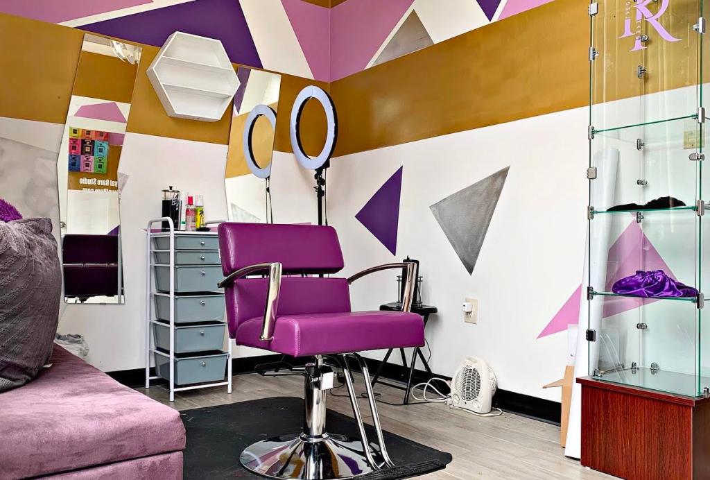 Encore Salon Suites is the top provider of salon suites in the Atlanta area. Offering beauty professionals salon suites for rent in Marietta and Sandy Springs, they are able to run their independent beauty business on their terms. Encore's hair salon suites for rent in Sandy Springs are perfect for hair stylists, med spa nurses, nail technicians, lash technicians, and so many more can all find the perfect salon suites in Atlanta. Salon suites near East Cobb, Marietta salon suites, salon studios in Sandy Springs, Salon suites near vinings, Dunwoody salon suites, salon studios for rent in Marietta, Woodstock salon suites. Sandy Springs beauty studio, suite customization, salon branding