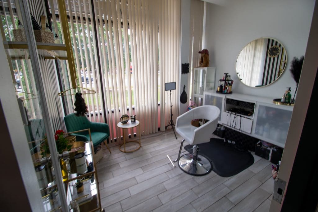 work-life balance, flexible scheduling, Sandy Springs salon studios. Encore Salon Suites is the top provider of salon suites in the Atlanta area. Offering beauty professionals salon suites for rent in Marietta and Sandy Springs, they are able to run their independent beauty business on their terms. Encore's hair salon suites for rent in Sandy Springs are perfect for hair stylists, med spa nurses, nail technicians, lash technicians, and so many more can all find the perfect salon suites in Atlanta. Salon suites near East Cobb, Marietta salon suites, salon studios in Sandy Springs, Salon suites near vinings, Dunwoody salon suites, salon studios for rent in Marietta, Woodstock salon suites.