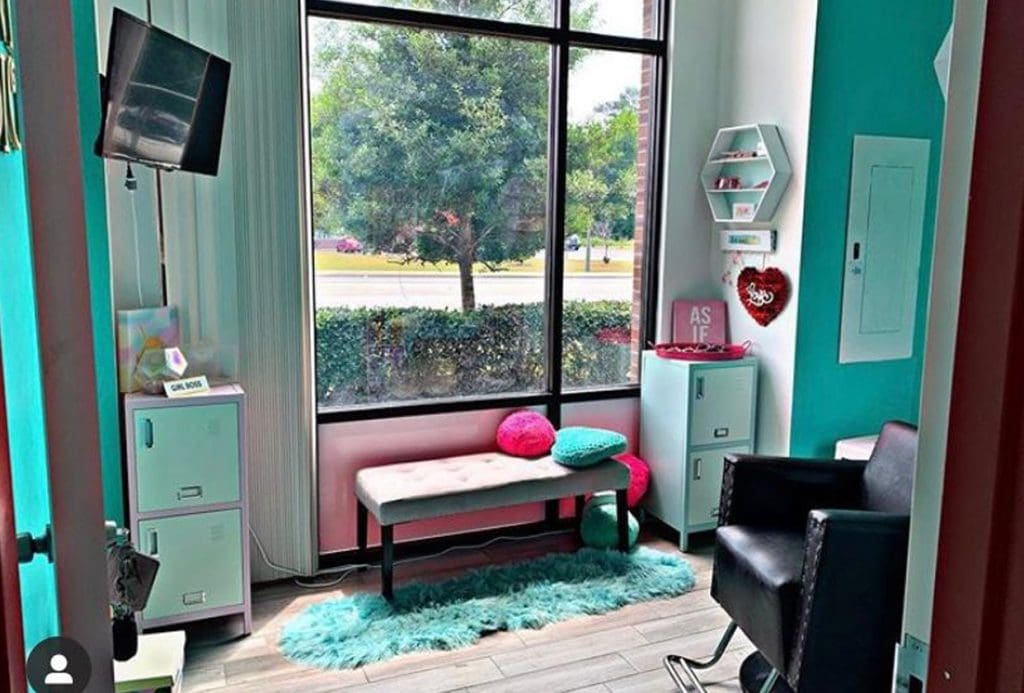 suite design ideas, Instagram-worthy, Marietta salon suites. Encore Salon Suites is the top provider of salon suites in the Atlanta area. Offering beauty professionals salon suites for rent in Marietta and Sandy Springs, they are able to run their independent beauty business on their terms. Encore's hair salon suites for rent in Sandy Springs are perfect for hair stylists, med spa nurses, nail technicians, lash technicians, and so many more can all find the perfect salon suites in Atlanta. Salon suites near East Cobb, Marietta salon suites, salon studios in Sandy Springs, Salon suites near vinings, Dunwoody salon suites, salon studios for rent in Marietta, Woodstock salon suites.