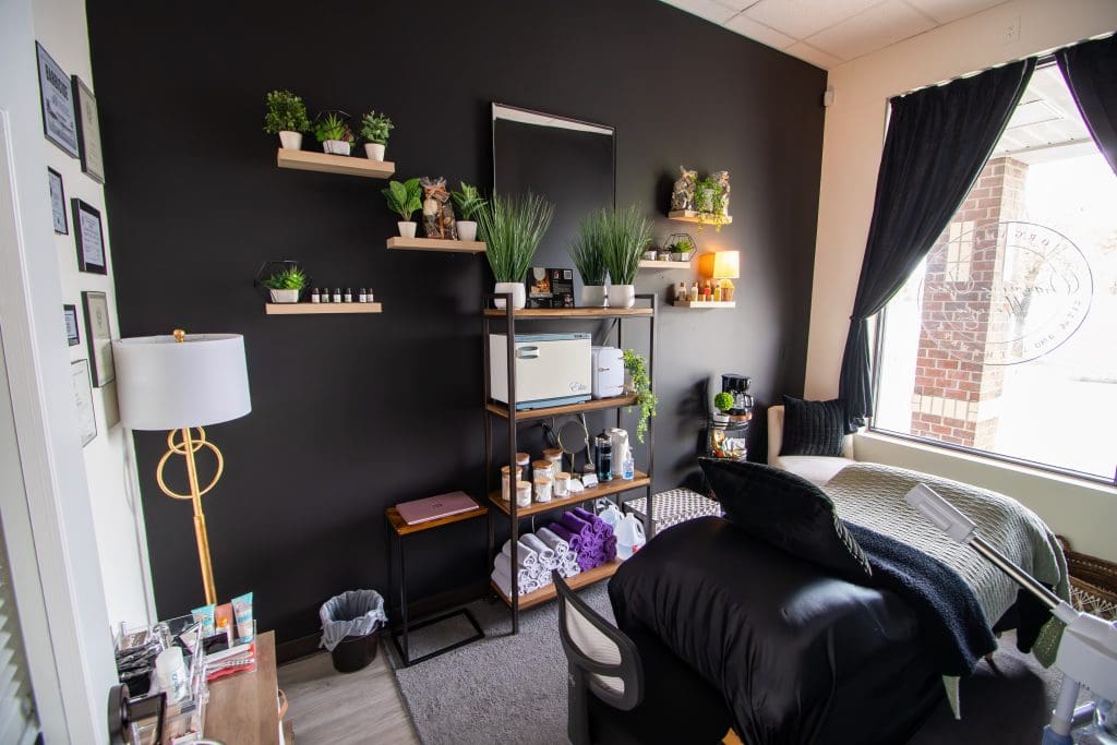 Encore Salon Suites is the top provider of salon suites in the Atlanta area. Offering beauty professionals salon suites for rent in Marietta and Sandy Springs, they are able to run their independent beauty business on their terms. Encore's hair salon suites for rent in Sandy Springs are perfect for hair stylists, med spa nurses, nail technicians, lash technicians, and so many more can all find the perfect salon suites in Atlanta. Salon suites near East Cobb, Marietta salon suites, salon studios in Sandy Springs, Salon suites near vinings, Dunwoody salon suites, salon studios for rent in Marietta, Woodstock salon suites. salon experience in Sandy Springs, salon service, luxury suite