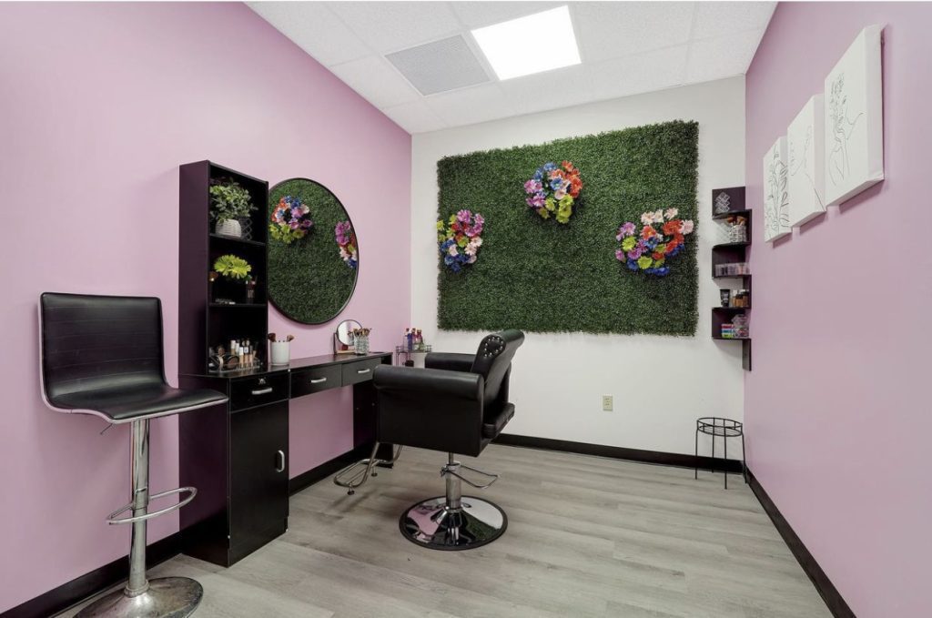 Encore Salon Suites is the top provider of salon suites in the Atlanta area. With salon suite locations in Marietta, Sandy Springs, Woodstock, and a Midtown Atlanta one too, beauty professionals all across the area can find the perfect salon suite to rent. Our Marietta salon suites and Sandy Springs salon studios are perfect for estheticians, hairstylists, nail techs, and more. All of the suites are built to allow you a solid foundation to build from and create your own unique beauty business. Salon suites in marietta, salon suites in Sandy Springs, hair salon suites near Dunwoody, salon suites near East Cobb, salon studios in Marietta. beauty pros Marietta, flexible schedule, salon freedom