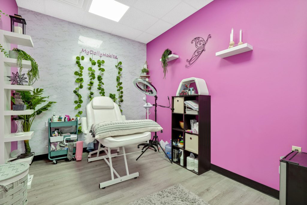 Encore Salon Suites is the top provider of salon suites in the Atlanta area. With salon suite locations in Marietta, Sandy Springs, Woodstock, and a Midtown Atlanta one too, beauty professionals all across the area can find the perfect salon suite to rent. Our Marietta salon suites and Sandy Springs salon studios are perfect for estheticians, hairstylists, nail techs, and more. All of the suites are built to allow you a solid foundation to build from and create your own unique beauty business. Salon suites in marietta, salon suites in Sandy Springs, hair salon suites near Dunwoody, salon suites near East Cobb, salon studios in Marietta. esthetician in Sandy Springs, lash artist, Sandy Springs 